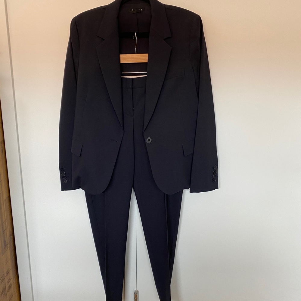 Theory suit, gorgeous dark blue, women’s size 10
